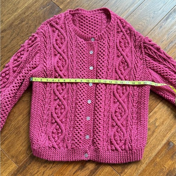 Super cool hand knit chunky cardigan cable knit with pom details size M/L - Picture 8 of 10